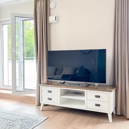Baltischer Hof 45 *
